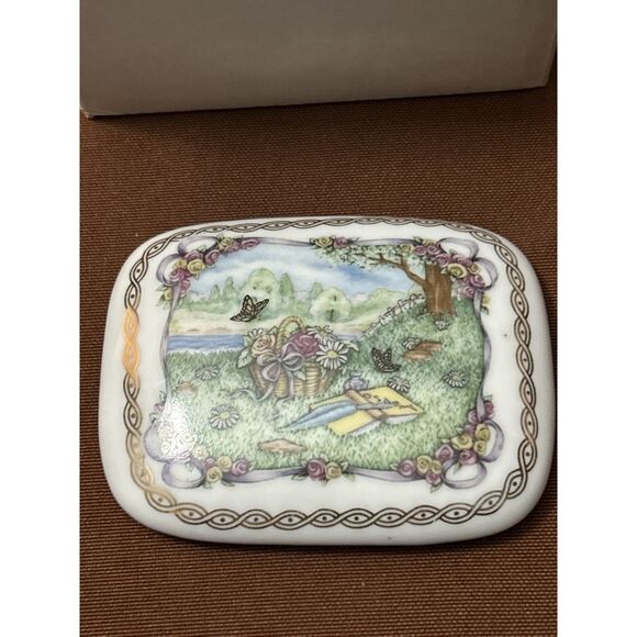 Heritage House Music Box Trinket The Way We Were Song Vintage Ceramic Butterfly - Picture 3 of 6